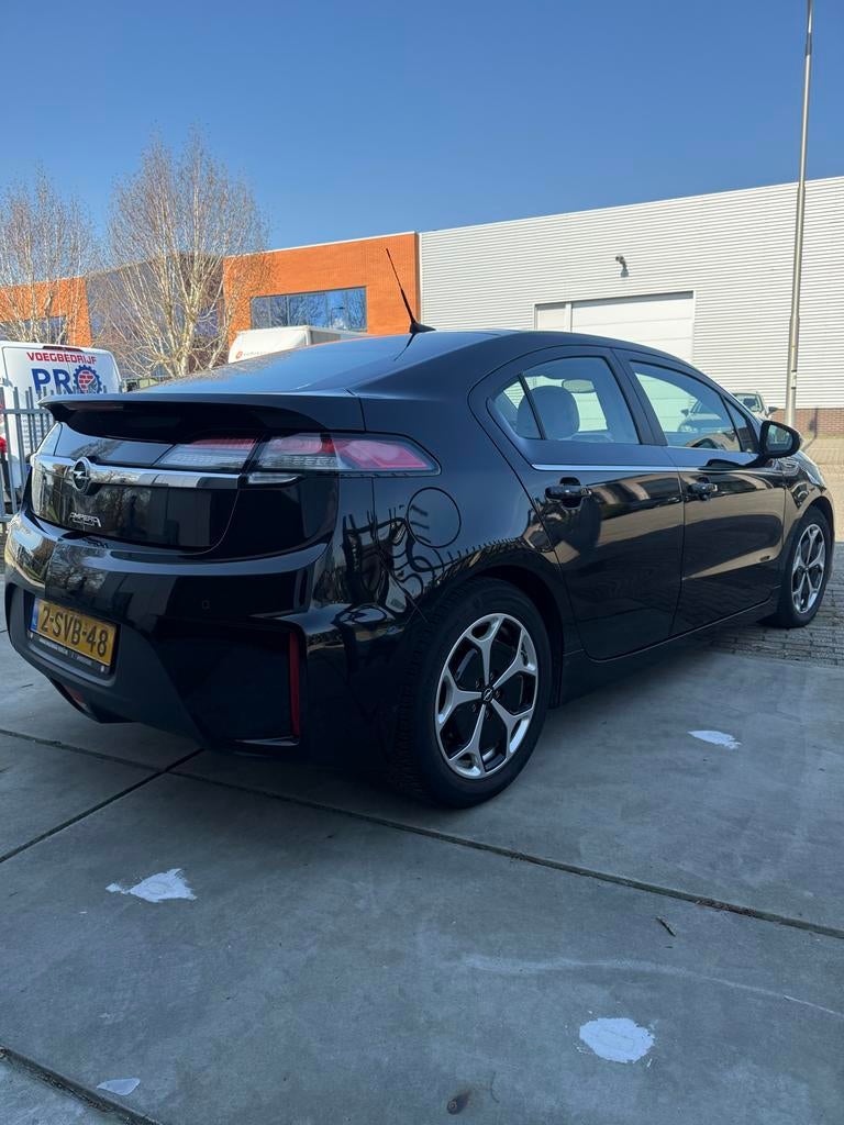 Opel Ampera E-rev 2013 Zwart 170850 km nap, Auto's, Opel, Ampera, 4 cilinders, 4 stoelen, Zwart