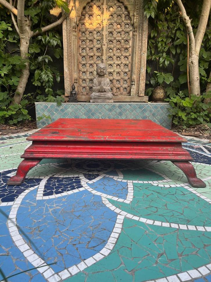 India salontafel oude bajot tafel Indiase rood, Antiek en Kunst, Antiek | Meubels | Tafels, Ophalen of Verzenden