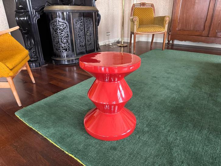 Pols Potten Zig Zag kruk rood / 3 maanden oud!, Huis en Inrichting, Tafels | Bijzettafels, Zo goed als nieuw, Rond, 45 tot 60 cm