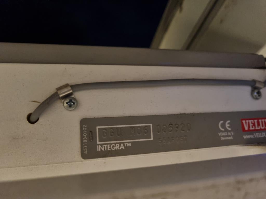 Velux Integra GGU M06 elektrisch dakraam met toebehoren, Doe-het-zelf en Verbouw, Ophalen, Gebruikt, 80 tot 120 cm, 80 tot 120 cm