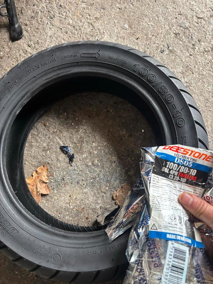 Nieuwe Scooterband Deestone 100/80/10, Fietsen en Brommers, Brommeronderdelen | Scooters, Nieuw, Overige merken, Overige typen