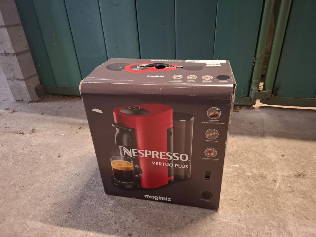 Nespresso Vertuo Plus koffiemachine, Gebruikt, Koffiemachine, Ophalen of Verzenden, Koffiepads en cups