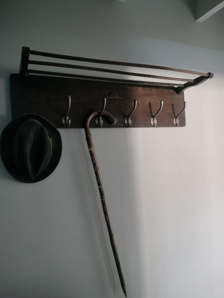 Gratis antieke kapstok, Ophalen