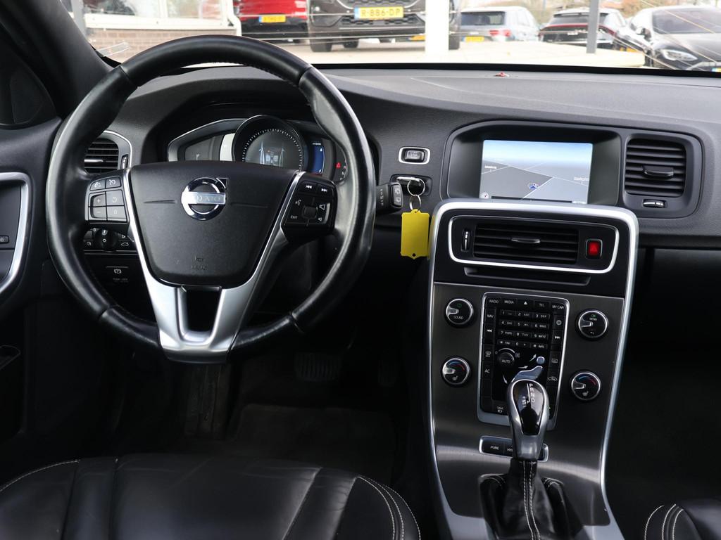 Volvo V60 2.4 D6 AWD 285 PK PLUG-IN HYBRID SUMMUM + TREKHAAK, Auto's, Automaat, Vierwielaandrijving, 11 kWh, Te koop