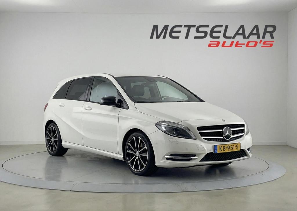 Mercedes B-klasse 250 Prestige AMG Styling Panodak, Auto's, Gebruikt, 4 cilinders, Leder en Stof, Wit