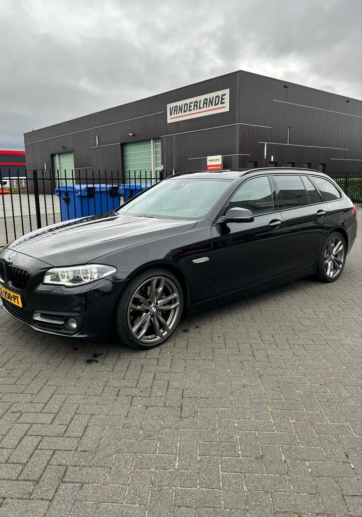 BMW 5-Serie 530D 190KW Touring Aut8 2015 Zwart, Auto's, BMW, Automaat, Achterwielaandrijving, 2993 cc, 1795 kg
