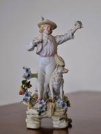 Oud Beeldje Figuur met Hond Bisquit Porselein 13,5 cm, Antiek en Kunst, Ophalen