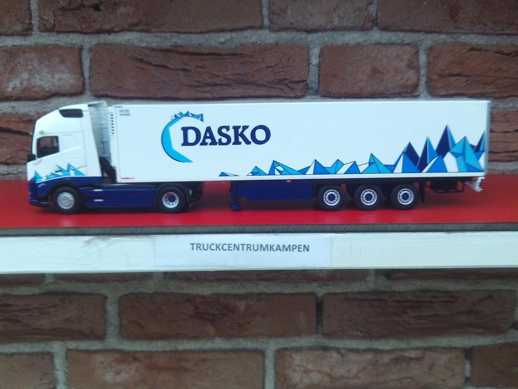 WSI  Volvo  FH  Aero  Globetrotter  van  Dasko., Hobby en Vrije tijd, Modelauto's | 1:50, Ophalen of Verzenden, Nieuw, Bus of Vrachtwagen