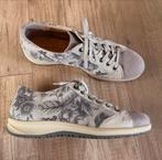 Hartjes taupe leren sneakers met glinstering, maat 40 (6,5), Kleding | Dames, Schoenen, Bruin, Ophalen of Verzenden, Sneakers of Gympen