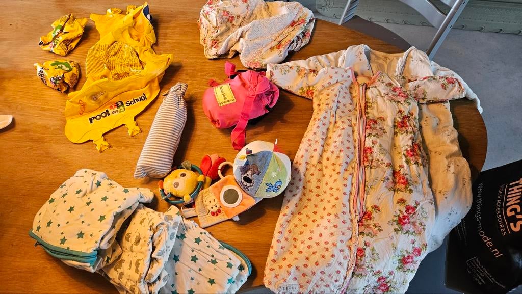 Babyspullen pakket: slaapzakken, zwembandjes, speeltjes, Ophalen