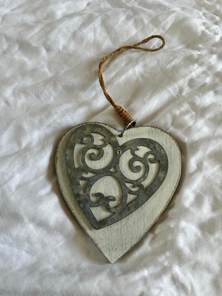 Decoratief houten hart met metalen ornament, Huis en Inrichting, Woonaccessoires | Overige, Hout, Ophalen of Verzenden, Wit, Landelijk
