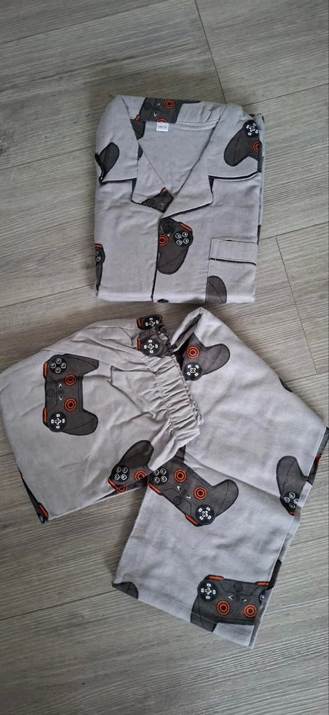 Flanellen pyjama met gaming print 152/164 of 146-152, Kinderen en Baby's, Kinderkleding | Maat 158, Ophalen of Verzenden, Meisje