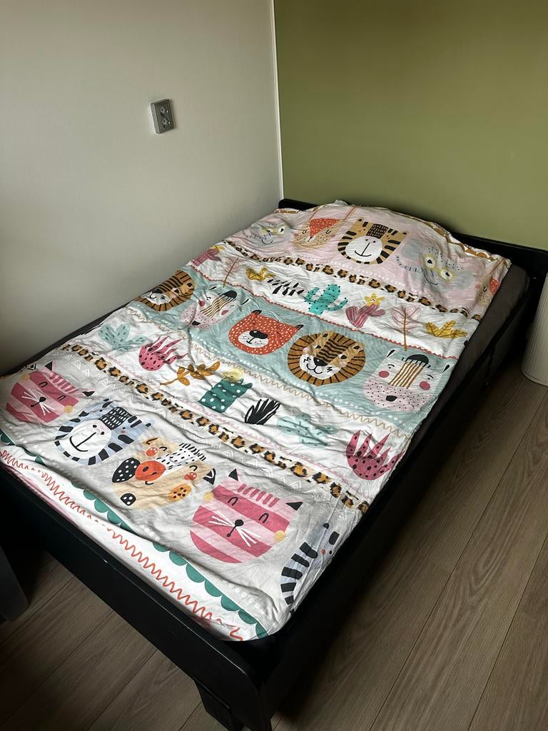 Kinderbed met matras, Ophalen, Gebruikt, Twijfelaar, 140 cm