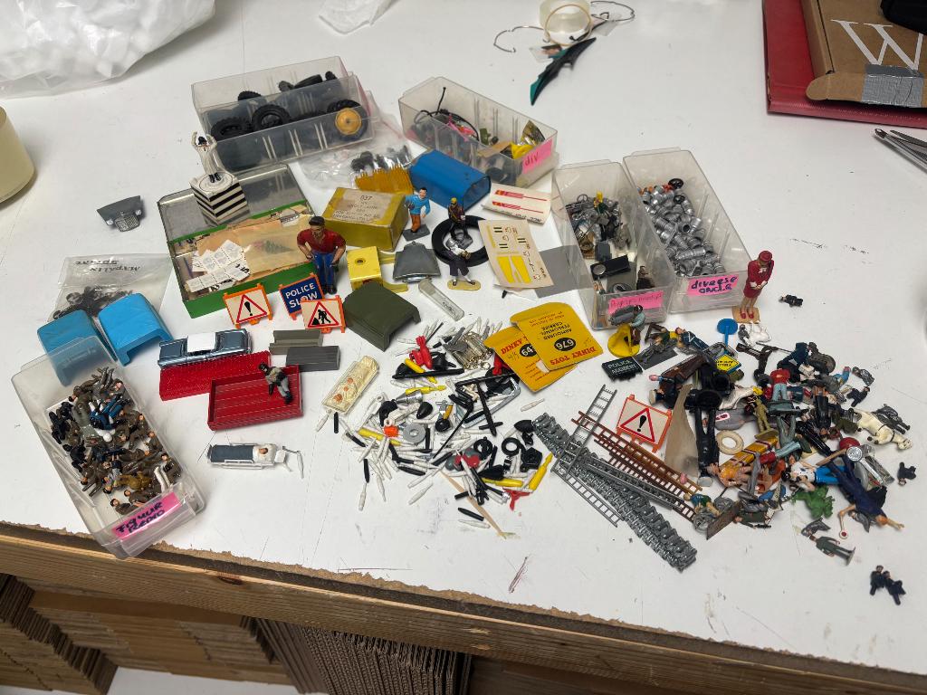 Dinky Corgi tekno meccano marklin 1:43 onderdelen, Ophalen of Verzenden, Gebruikt, Auto, Corgi