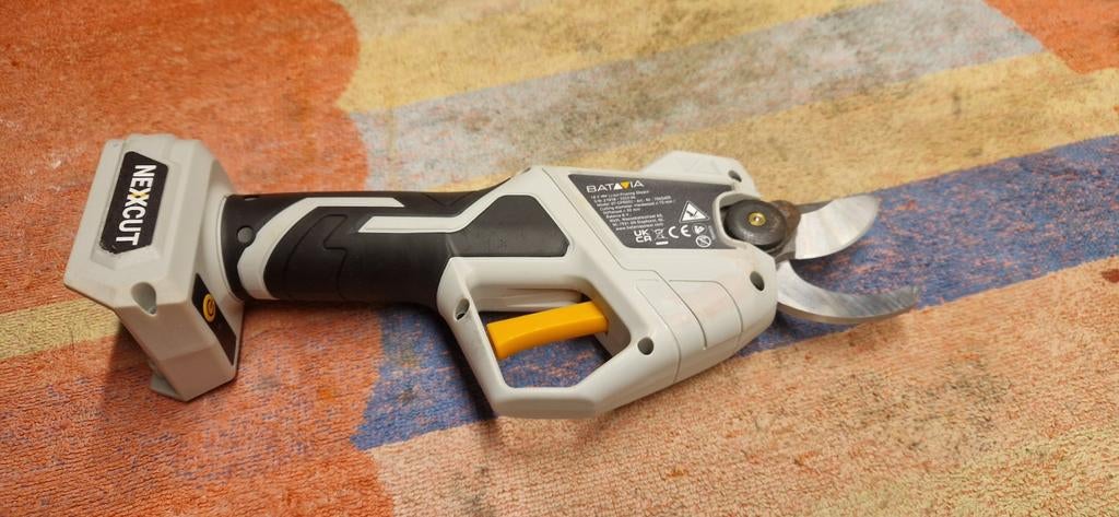 Batavia nexxcut takkenschaar, Ophalen