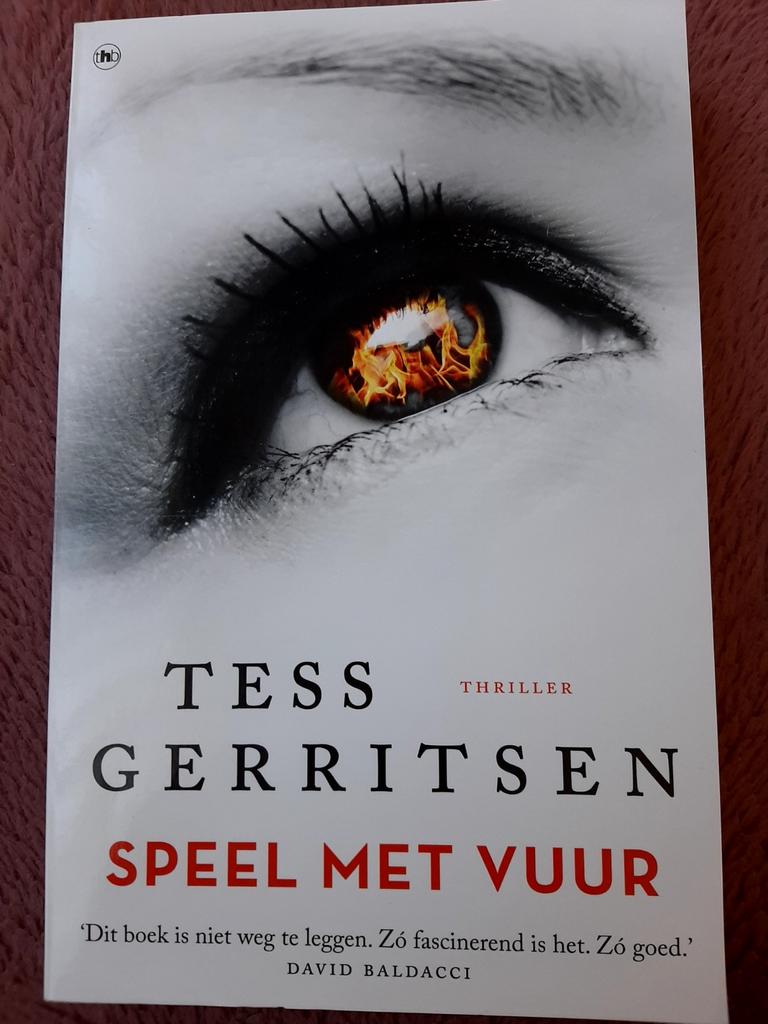 Tess Gerritsen - Speel met vuur, Boeken, Ophalen of Verzenden, Zo goed als nieuw