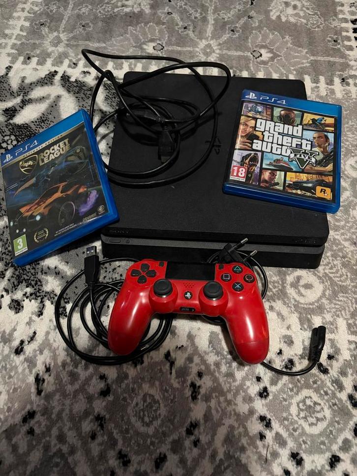 PlayStation 4 Slim met controller en 2 games, Spelcomputers en Games, Spelcomputers | Sony PlayStation 4, Zo goed als nieuw, Slim