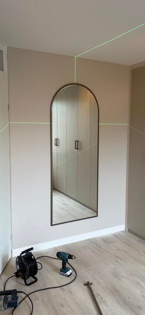 Prachtige bronzen spiegel van StudioMeen - Nieuw in doos, Huis en Inrichting, Woonaccessoires | Spiegels, Nieuw, Ophalen of Verzenden