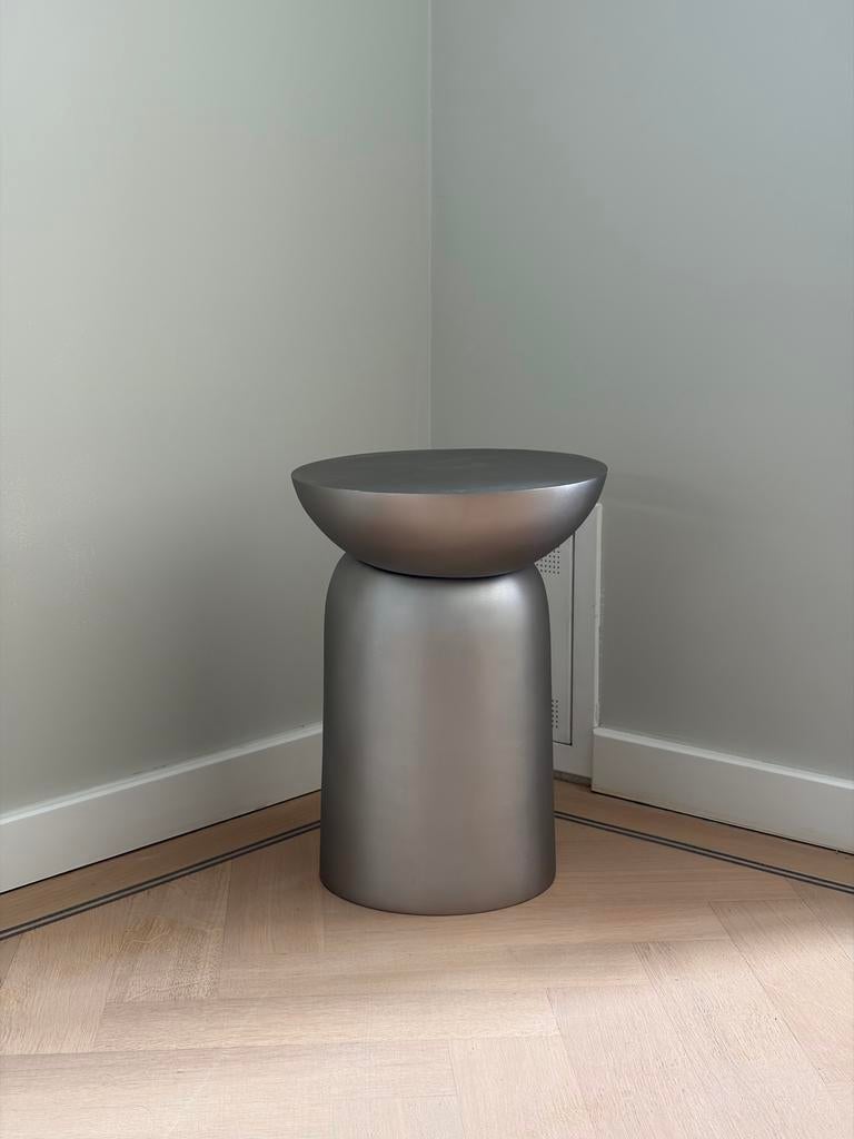 2 keer Fraulino bijzettafel in gegoten aluminium, Huis en Inrichting, Japandi, Minder dan 55 cm, Gebruikt, Metaal of Aluminium