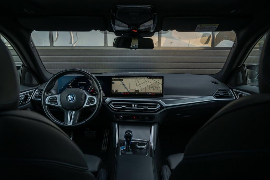 BMW I4 M50 High Executive|544 PK|PANO|LASER|Stuurverwarming, Auto's, BMW, Gebruikt, Zwart, Leder, 2190 kg