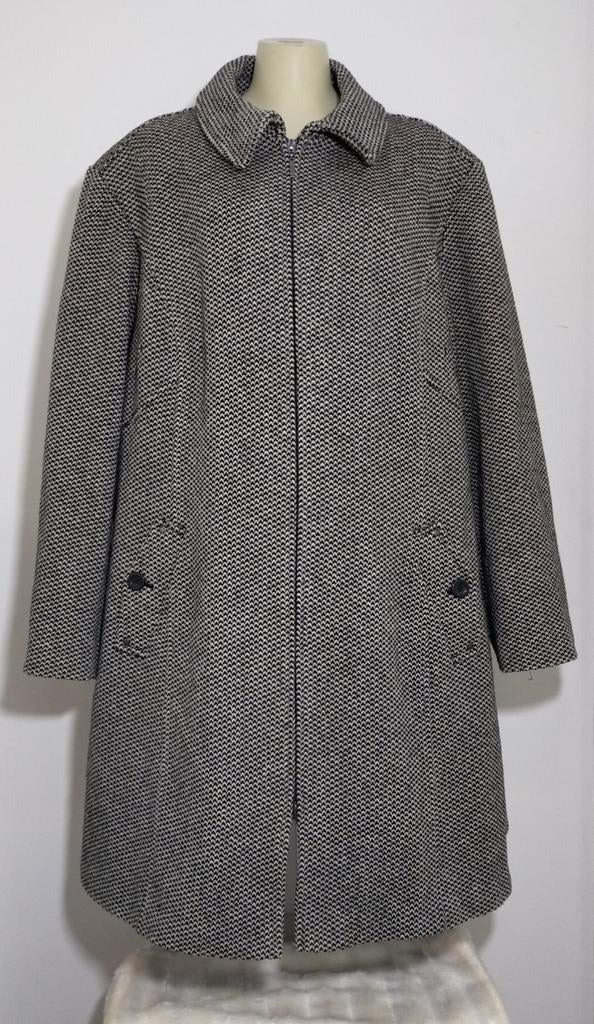 Gedessinneerde (zwart-wit) A-lijn mantel van Ulla Popken, Verzenden, Zo goed als nieuw, Maat 46/48 (XL) of groter, Zwart