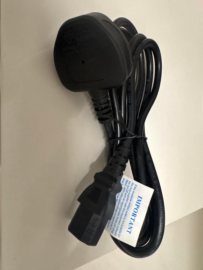 Nieuwe voedingskabel met UK stekker (1.8m), Ophalen of Verzenden, Nieuw, Minder dan 2 meter, Overige kabels