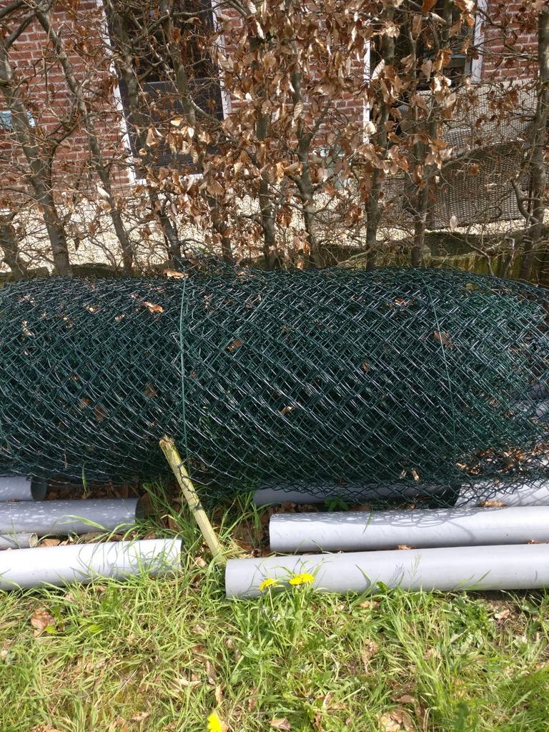 Heras Hekwerk 70m met bovenbuis, 30 palen, Ophalen, Zo goed als nieuw, IJzer, Gaashekwerk