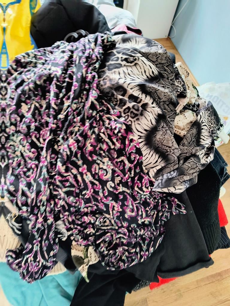 Grote partij dameskleding, Ophalen