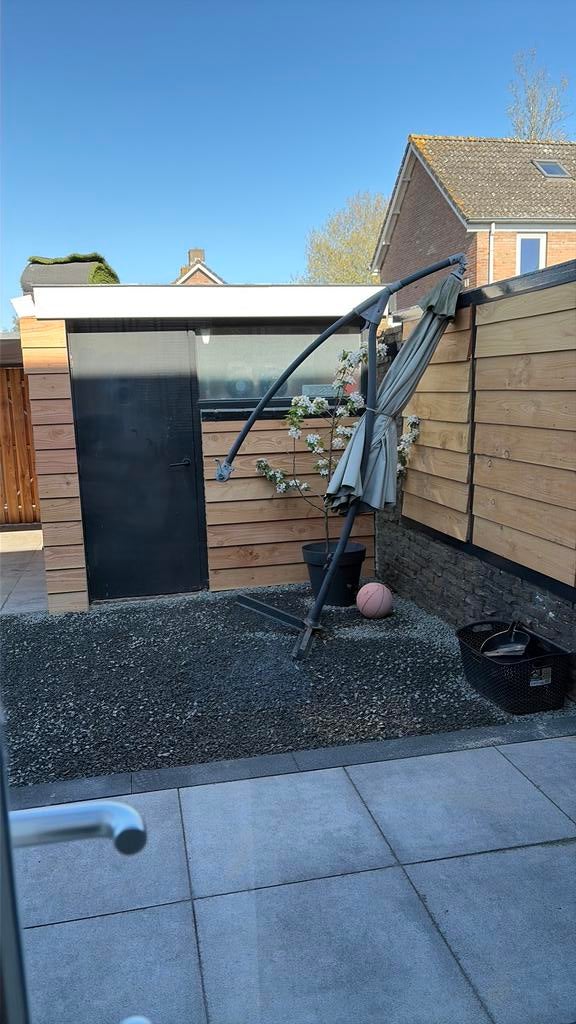 Zwevende parasol, Ophalen, Gebruikt, Minder dan 2 meter