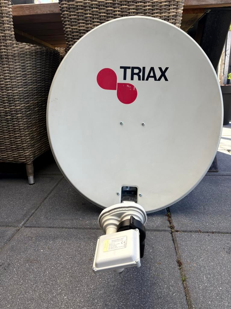 Triax schotelantenne met Maximum LNB, Ophalen of Verzenden, Zo goed als nieuw, (Schotel)antenne, Overige merken