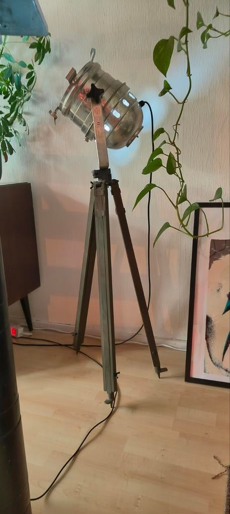 Industriële staande lamp met oude PAR-spot, Ophalen, Gebruikt, Hout, Industrieel, Vintage