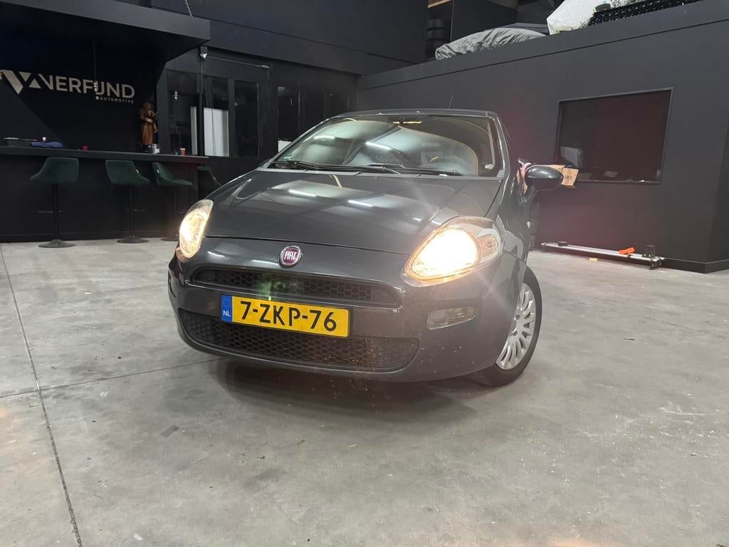 Fiat Punto 1.2 5DR 2013 Grijs, Auto's, Fiat, Voorwielaandrijving, 1005 kg, 40 €/maand, 1242 cc