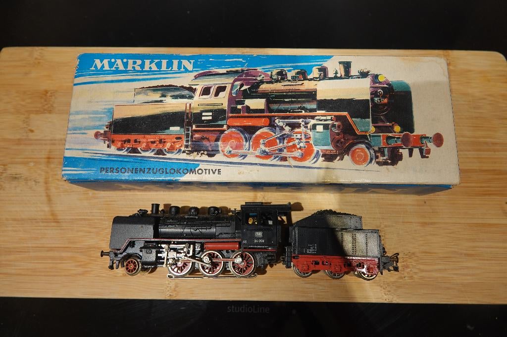 Marklin collectie met locomotieven / wagons en diverse, Ophalen, Wisselstroom, Märklin, Gebruikt