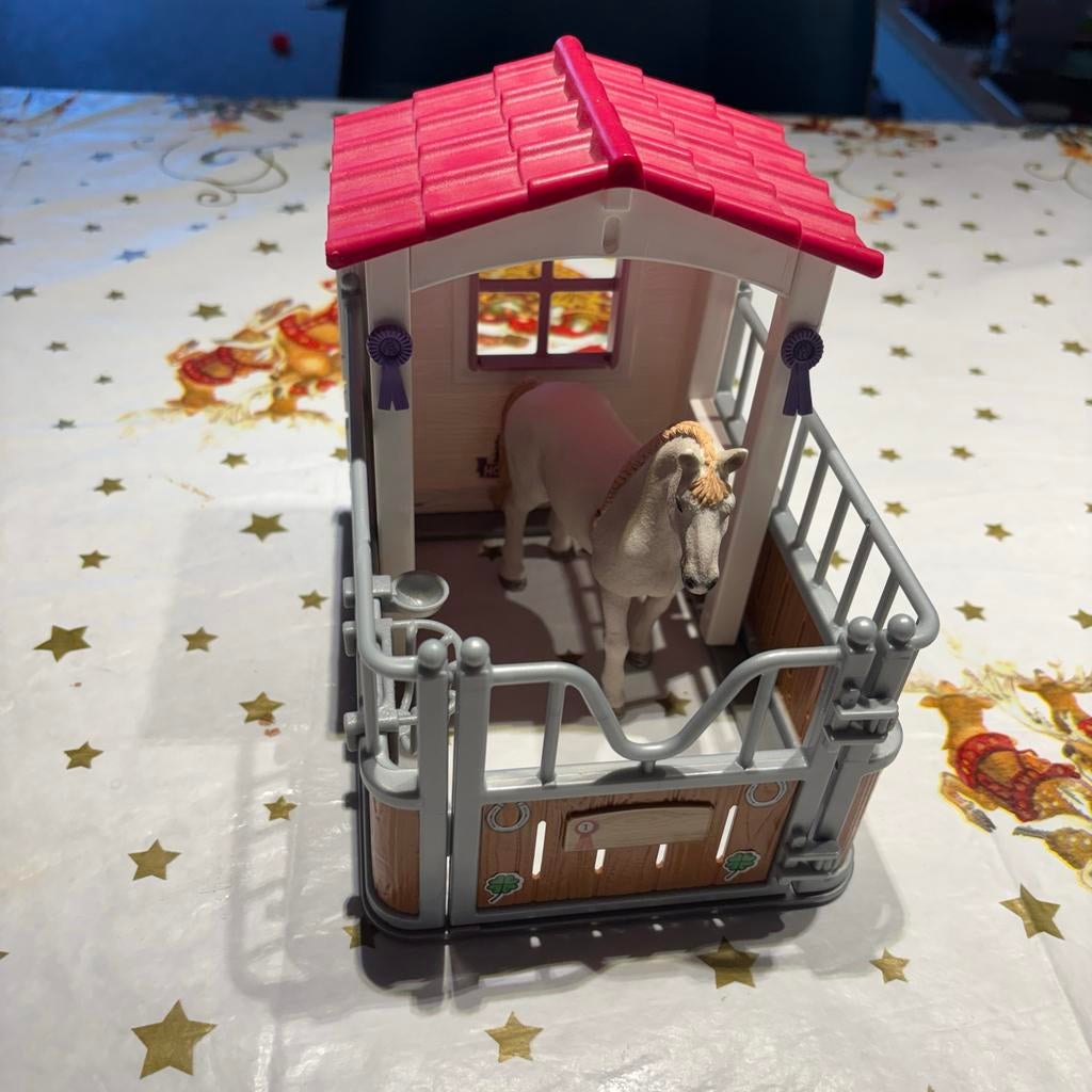Schleich paardenbox met paard 42368, Ophalen of Verzenden, Gebruikt