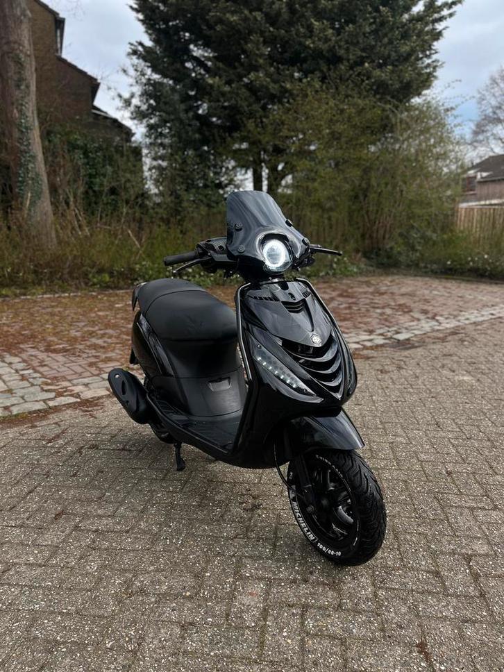 Piaggio zip, Fietsen en Brommers, Scooters | Piaggio, Zo goed als nieuw, Zip, Maximaal 45 km/u, Benzine, Ophalen