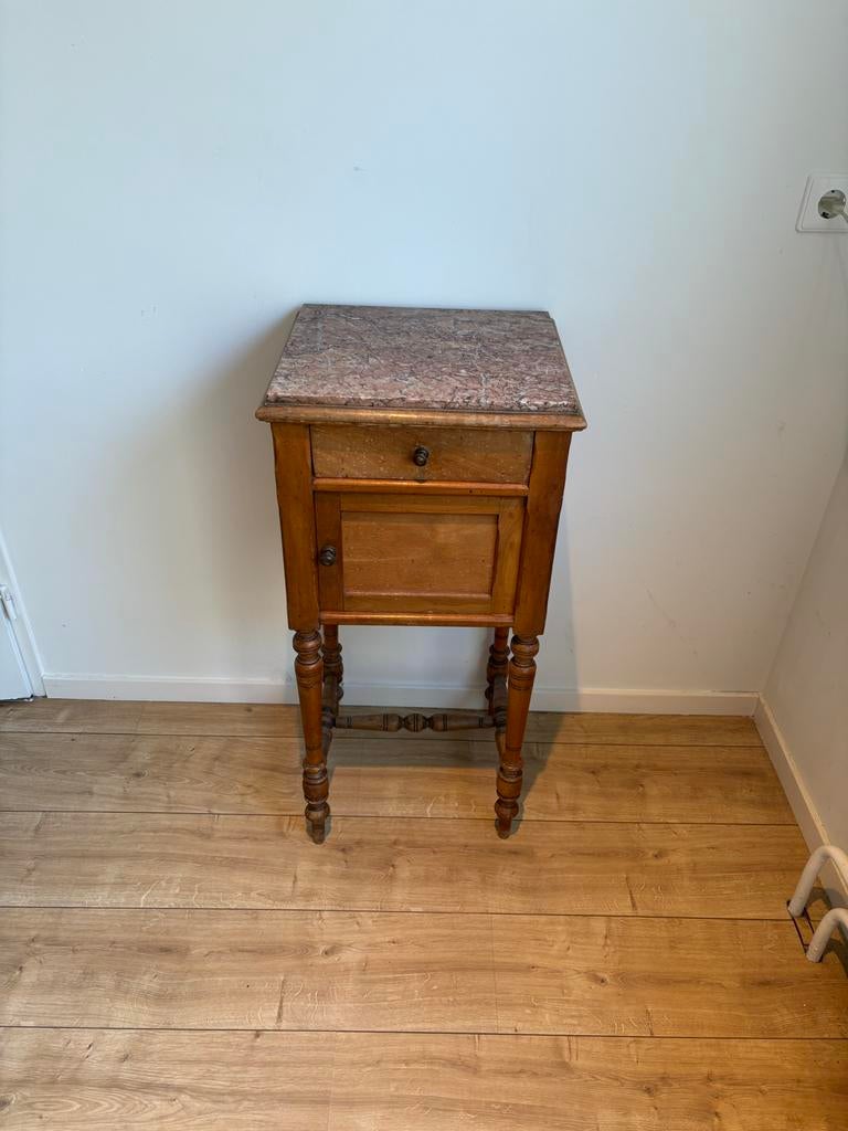 Antiek nachtkastje met marmeren blad, Antiek en Kunst, Antiek | Meubels | Kasten, Ophalen of Verzenden