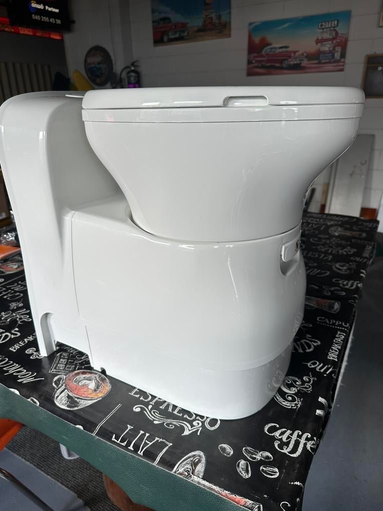 toilet voor camper met vermaler, Caravans en Kamperen, Ophalen, Zo goed als nieuw