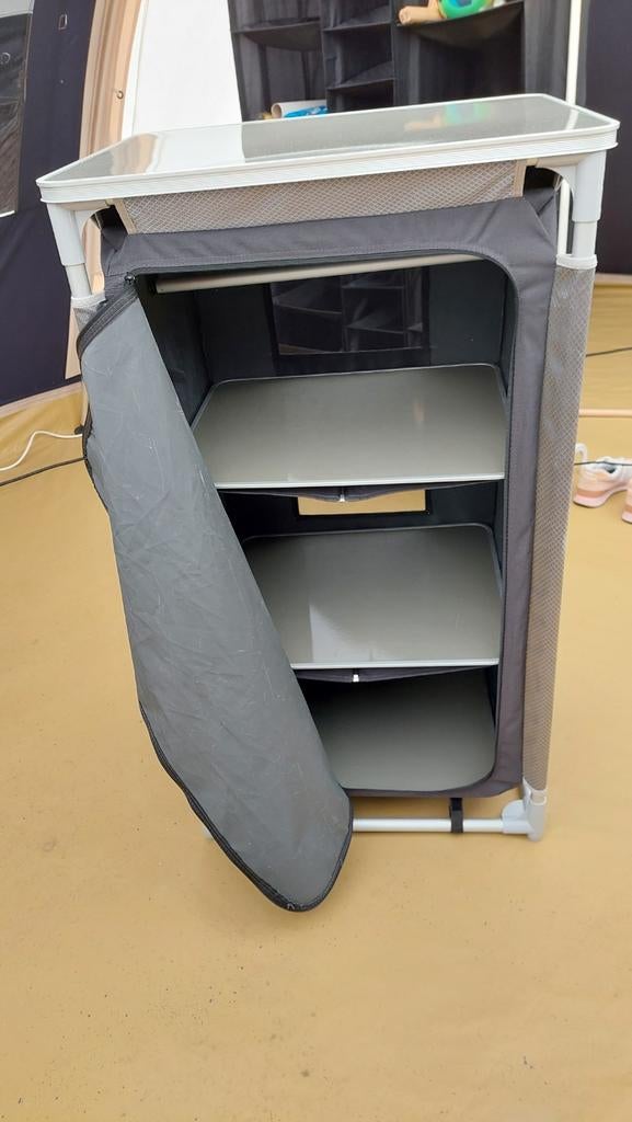 Base Camp camping kastje, Ophalen, Zo goed als nieuw, Campingkast