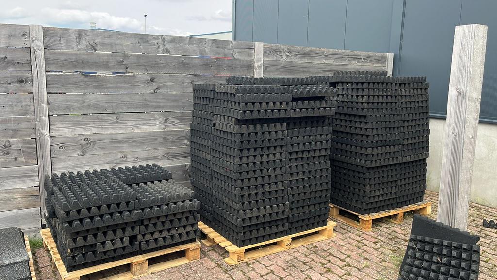 Rubberen tegels, Ophalen, Gebruikt, 60 cm of meer, 10 m² of meer