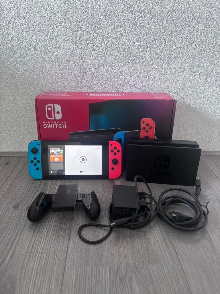 Nintendo Switch V2 Compleet, Spelcomputers en Games, Ophalen of Verzenden, Zo goed als nieuw, Met 2 controllers, Switch 2019 Upgrade