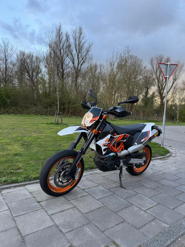 KTM 690 SMC R 2016 - perfecte staat! - Slechts 6300 km!, Motoren, Motoren | KTM, 2402av, Bedrijf, Sportuitlaat, 1 cilinder