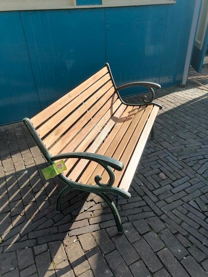 Nieuwe Gietijzeren Tuinbank met Hardhouten Latten, Tuin en Terras, Tuinbanken, Nieuw, Hout, Ophalen of Verzenden
