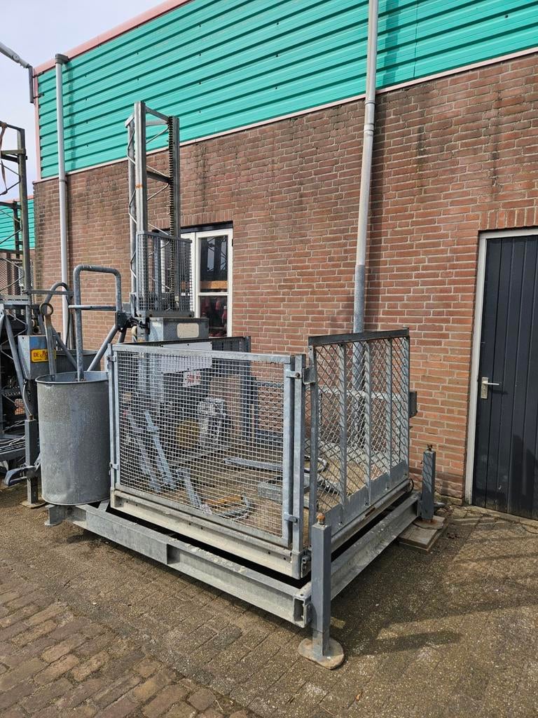Bouwlift tandheugellift De Jong AT50B 500 kilo