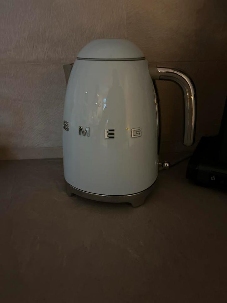 Smeg waterkoker - Stijlvol en functioneel, Witgoed en Apparatuur, Waterkokers, Zo goed als nieuw, 1 tot 2 liter, Draadloos, Ophalen of Verzenden