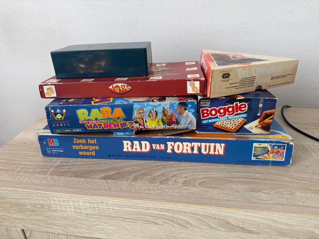 6 verschillende gezelschapspellen, zoals trivial pursuit, Hobby en Vrije tijd, Gezelschapsspellen | Bordspellen, Drie of vier spelers