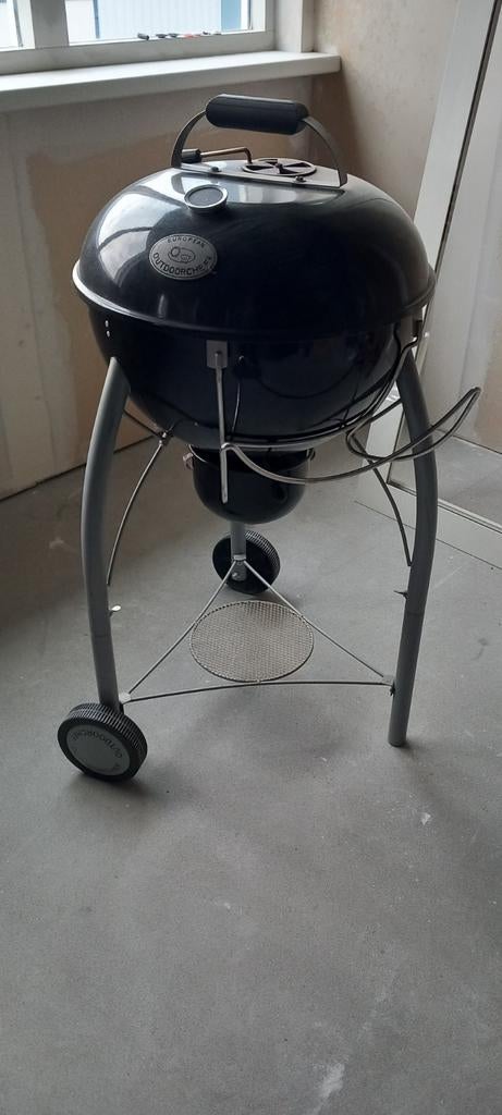 Barbecue houtskool outdoorchef bbq, Tuin en Terras, Houtskoolbarbecues, Ophalen, Gebruikt, Outdoorchef, Met accessoires