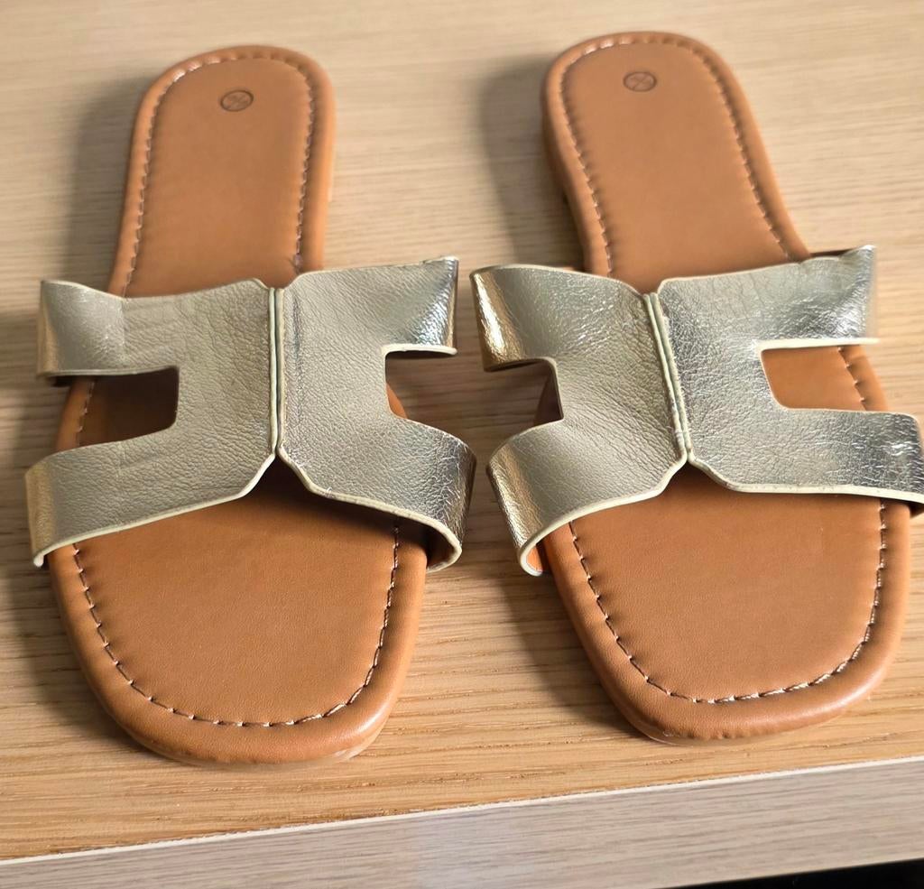 Te koop: slippers, Kleding | Dames, Schoenen, Slippers, Overige kleuren, Nieuw, Ophalen of Verzenden