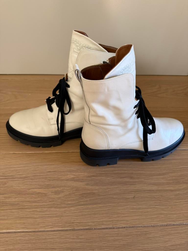 Exclusieve Witte Lederen Combat Boots Mt 40 de, Wit, Lage of Enkellaarzen, Ophalen of Verzenden, Zo goed als nieuw