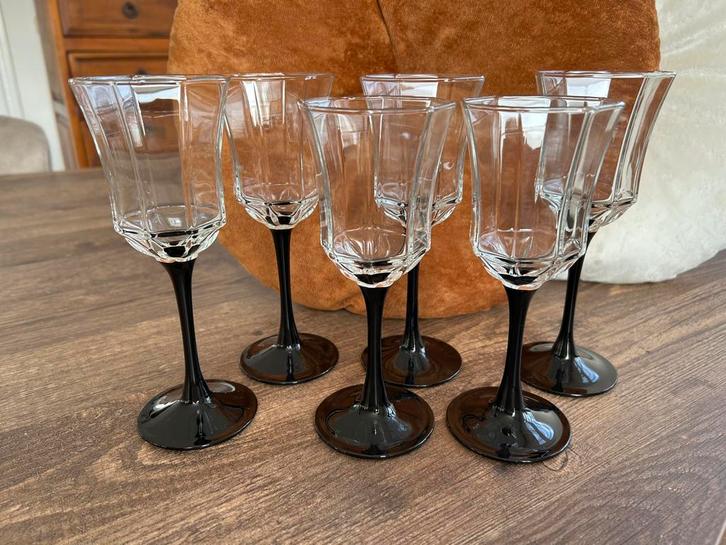 6 vintage Luminarc Octime wijnglazen met zwarte voet, Antiek en Kunst, Antiek | Glas en Kristal, Ophalen of Verzenden