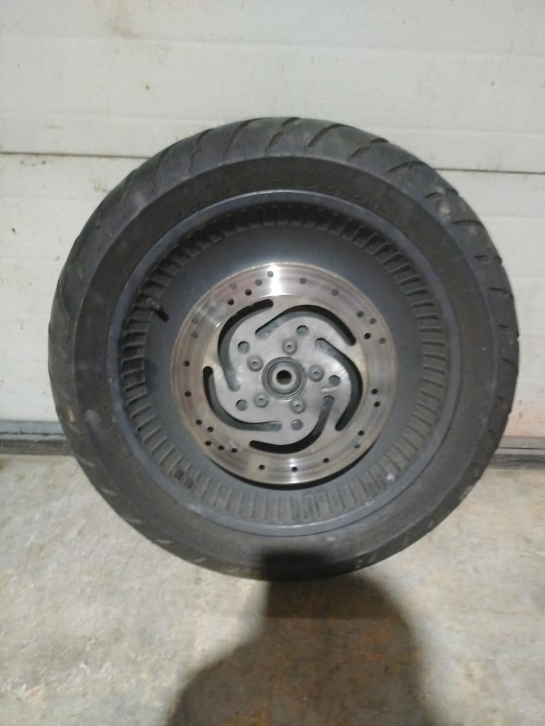 Harley Dyna achterwiel 170 R17 dicht wiel, Motoren, Onderdelen | Harley-Davidson, Ophalen of Verzenden